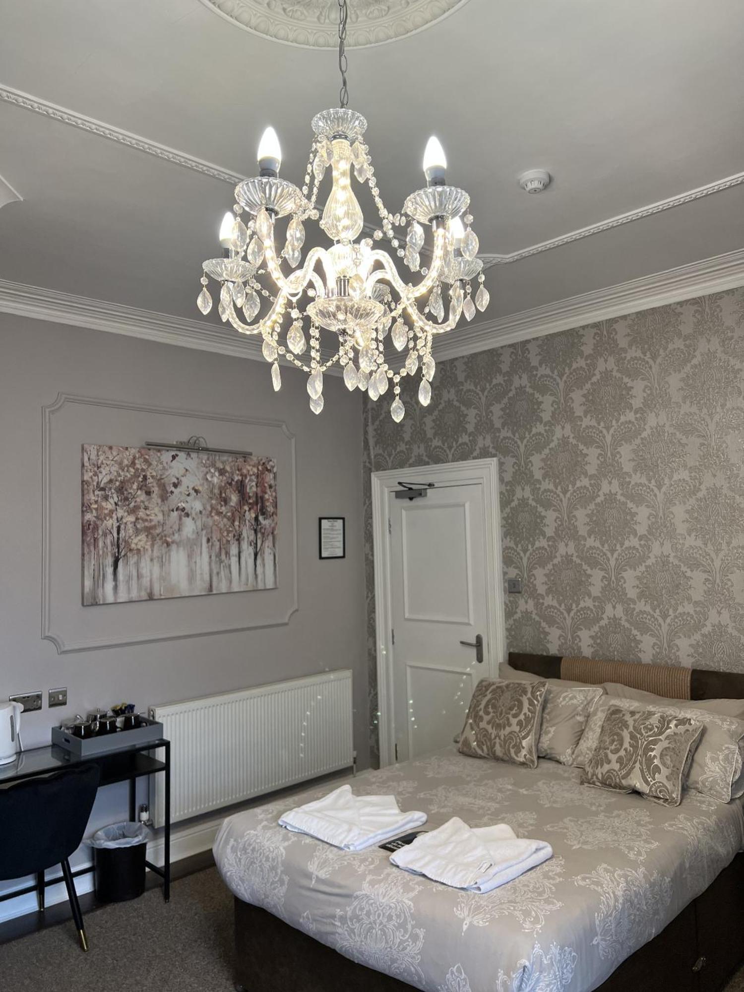 Tanes Hotel Кардифф Экстерьер фото