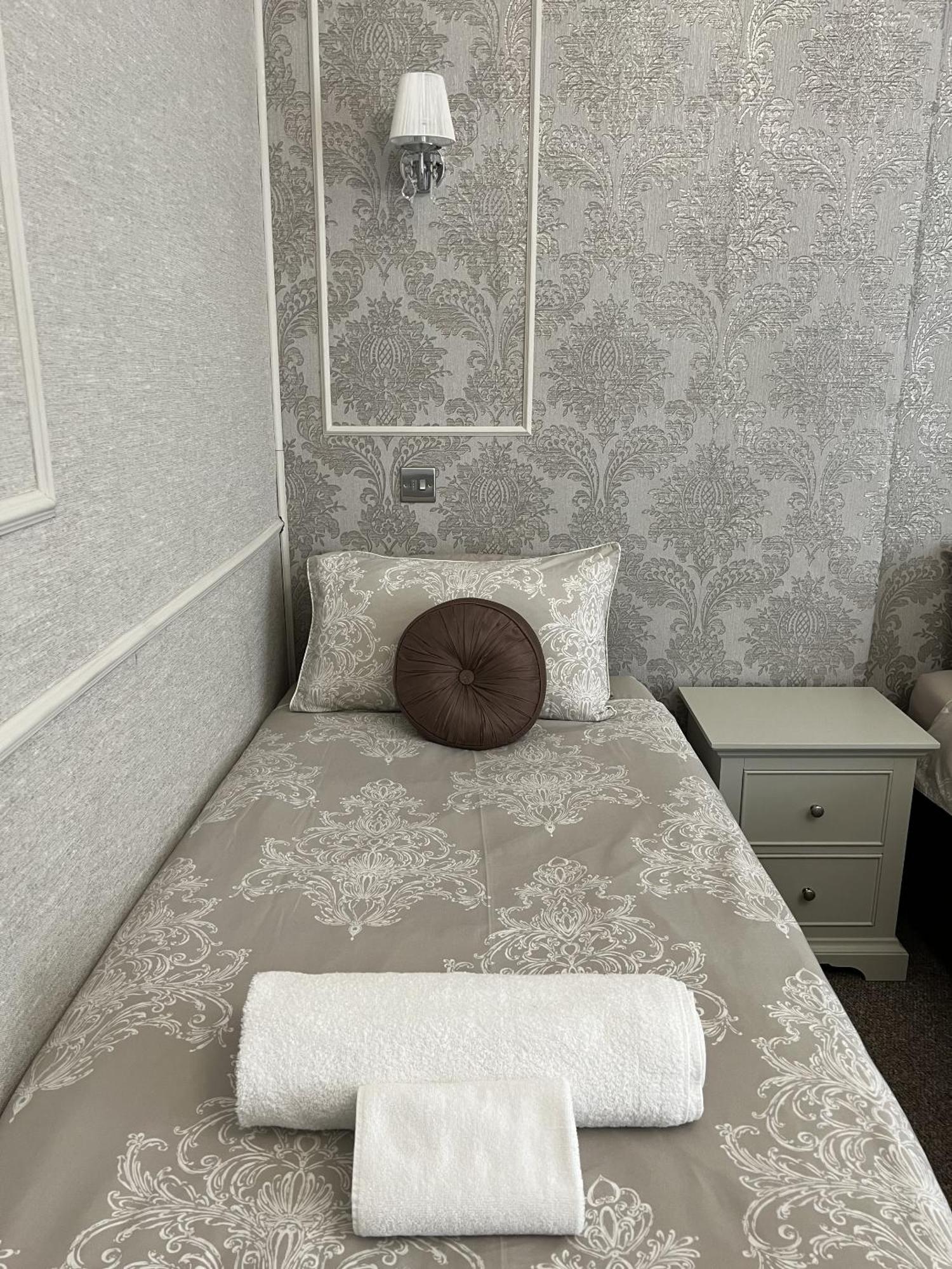 Tanes Hotel Кардифф Экстерьер фото