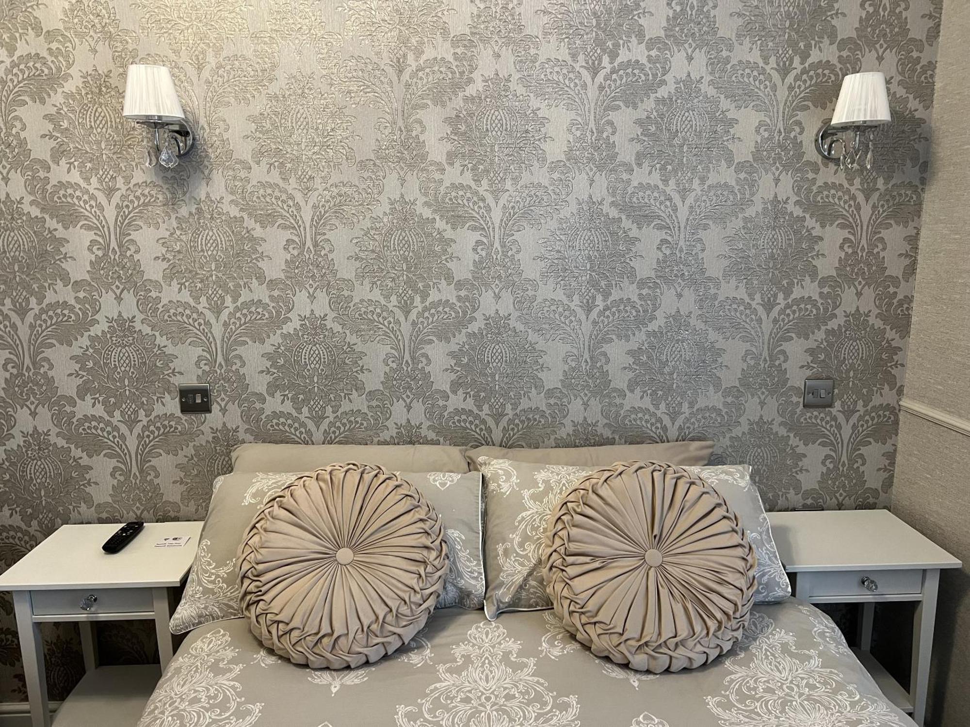 Tanes Hotel Кардифф Экстерьер фото